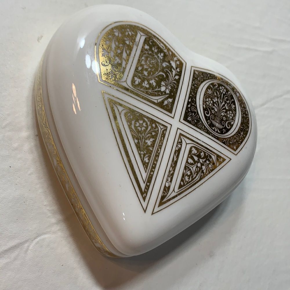 LOVE Papel Freelance Made Thailand Fine Bone China Heart Shaped Gold Trimmed